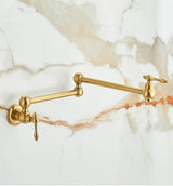 ImperialFlow Luxus-Wandarmatur mit ausziehbarem Topffüller – Schwenkbare Küchenarmatur in gebürstetem Gold | Faltbarer Pot-Filler aus massivem Messing | Elegante Herdarmatur für direktes Befüllen