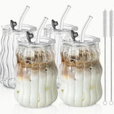 GenussGlas Rillenbecher – 2/4 Glas-Trinkbecher mit Deckel und Trinkhalm | Wiederverwendbar & Spülmaschinenfest | Für Kaffee, Matcha, Wasser & Saft