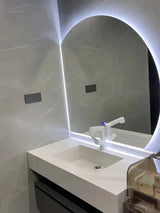 Aurovia Halbkreis LED Badezimmer-Spiegel groß mit Touch-Steuerung – beleuchteter Wandspiegel | rahmenloses Design | moderne Smart-Beleuchtung für Bad und Hotel
