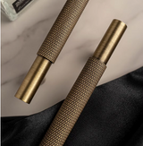 LuxGrip T-Möbelgriff aus Messing – Gerändelter Retro Griff | Antik Bronze Optik | Industrie Design Highlight