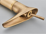 VintageStream Waschbeckenhahn Bronze – Wasserfall Armatur Messing | Einhebel Mischbatterie | Klassisches Bad Upgrade