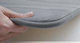 CloudComfort Memory-Schaum Badematte – rutschfeste & wasserabsorbierende Badezimmermatte | extra weich, maschinenwaschbar & modernes 3D-Streifendesign