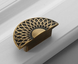 ARCOVIA Halbkreis Möbelgriff aus Messing – Antik Kupfer Schrankgriff | Vintage Design | Elegante Möbelveredelung