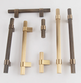 LINEARO Möbelgriff aus Messing 96 mm – Geradliniger Schrankgriff | Gebürstetes Gold & Antikoptik | Zeitloses Design