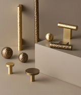 HAMMERA Messing Möbelgriff 128 mm – Gehämmertes Design | Antik Bronze & Mattgold | Handgefertigter Schrankgriff
