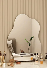 LumoArte LED-Wandspiegel – Skandinavischer Minimalismus mit unregelmäßiger Form