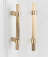 LINEARO Möbelgriff aus Messing 96 mm – Geradliniger Schrankgriff | Gebürstetes Gold & Antikoptik | Zeitloses Design