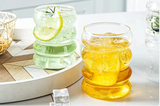 GlasZeit Rillenbecher – 4-Teiliges Trinkgläser-Set mit Trinkhalmen | Transparente Vintage-Gläser mit Struktur | Für Eiskaffee, Matcha & Getränke