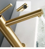 AurumFlow Designarmatur – Einhebel-Waschtischarmatur in gebürsteter Goldoptik