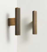 LINEORA T-Bar Möbelgriff Antik Messing – 128 mm | Massives Messing | Linearer Designgriff für Schrank & Schublade