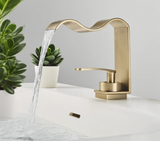 Aurelia Cascade Waschtischarmatur Einhebelmischer – Goldene Wasserfall Mischbatterie | Luxuriöses Design | Sanfter Wasserfluss