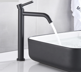 EleganceFlow Waschbeckenarmatur Einhebel – Badarmatur in Schwarz oder Gold | Warm- & Kaltwasser Mischer | Modernes Design