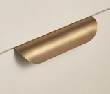 CURVONA Muschelgriff Antik Messing – 64 mm Möbelgriff | Vintage Schubladengriff im Landhausstil