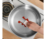 TitanForge Premium Titan-Bratpfanne mit Strukturhämmerung – Hochleistungs-Kochpfanne aus Reintitan | Chemiefreie Antihaftwirkung | Induktionsgeeignete Profi-Pfanne für gesundes Braten