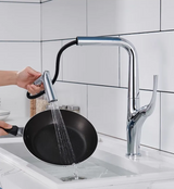 RoyalFlow Premium Küchenarmatur mit ausziehbarer Brause – Luxus Spültischarmatur in Gold, Schwarz oder Chrom | 360° schwenkbare Messingarmatur mit Warm- & Kaltwasserfunktion