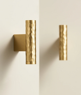 HAMMERA Messing Möbelgriff 128 mm – Gehämmertes Design | Antik Bronze & Mattgold | Handgefertigter Schrankgriff