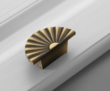 ARCOVIA Halbkreis Möbelgriff aus Messing – Antik Kupfer Schrankgriff | Vintage Design | Elegante Möbelveredelung