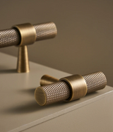 RetroLine T-Griff aus Massivmessing – Möbelgriff im Art-Deco Stil | Gerändelte Oberfläche | Vintage Industrie Design