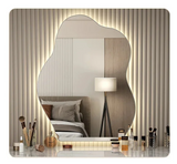 LumoArte LED-Wandspiegel – Skandinavischer Minimalismus mit unregelmäßiger Form
