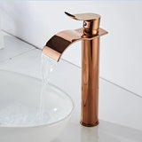 ROSEVANTA Wasserfall Waschbeckenarmatur Roségold – Einhebelmischer aus Messing | Breiter Auslauf | Luxuriöses Bad-Design