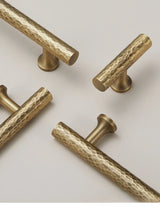 HeritageHammer Möbelgriffe aus Massivmessing – Handgehämmerte Bronze Schrankgriffe | Vintage Design | Langlebige Qualität