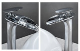 AquaSilva Wasserfall Waschtischarmatur Einhebelmischer – Weiße Mischbatterie | Sanfter Wasserfluss | Modernes Badezimmerdesign
