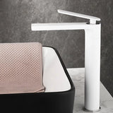 VINTAQUA Wasserfall Waschbeckenarmatur – Antik Design Einhebelmischer | Messing Wasserhahn | Luxuriöser Badstil