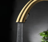 GoldFlow Küchenarmatur mit Ausziehbrause – Edelstahl Spültischmischer in Gebürstetem Gold | Flexibler Wasserhahn | Modernes Küchendesign