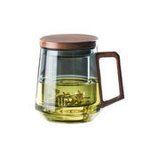 BlattGenuss Teebecher – 500 ml Hitzebeständiges Teeglas mit Filter | Teetasse mit Deckel & Holzgriff | Aufgussbecher für Tee, Kräuter & Kaffee
