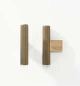 LINEORA T-Bar Möbelgriff Antik Messing – 128 mm | Massives Messing | Linearer Designgriff für Schrank & Schublade