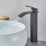 Aurevia Lavaboarmatur – Goldene Lavaboarmatur mit Wasserfallauslauf | Gebürstete Edelstahlarmatur | Einhebelmischer für Warm- und Kaltwasser