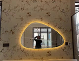 NordiGlow LED-Designspiegel – Unregelmäßiger Wandspiegel mit Aluminiumrahmen und integrierter LED-Beleuchtung