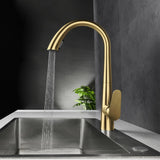 GoldFlow Küchenarmatur mit Ausziehbrause – Edelstahl Spültischmischer in Gebürstetem Gold | Flexibler Wasserhahn | Modernes Küchendesign