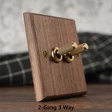 NobleWood Kippschalter aus Walnussholz 1–4 Fach – Messinghebel Lichtschalter | Edles Retro-Design | Integrierte USB-Option