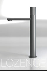 AquaNero Lavaboarmatur – Schwarze Designarmatur aus Messing | Eleganter Warm- und Kaltwassermischer | Premium Lavabomischer mit Keramikkartusche
