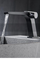 VeloStream Wasserfall Waschtischarmatur in Anthrazitgrau – Edle Badarmatur aus Messing mit Einhebelmischer