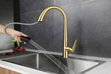 GoldFlow Küchenarmatur mit Ausziehbrause – Edelstahl Spültischmischer in Gebürstetem Gold | Flexibler Wasserhahn | Modernes Küchendesign