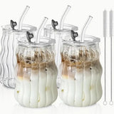 GenussGlas Rillenbecher – 2/4 Glas-Trinkbecher mit Deckel und Trinkhalm | Wiederverwendbar & Spülmaschinenfest | Für Kaffee, Matcha, Wasser & Saft