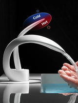 CascadeLume Premium Wasserfall Waschtischarmatur Einhebel Weiß Messing – Moderne Einloch Badarmatur mit Warm- und Kaltwasser | Elegantes Design mit Wasserfallauslauf | Stilvolle Badezimmerlösung