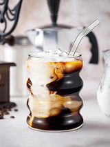 GlasZeit Rillenbecher – 4-Teiliges Trinkgläser-Set mit Trinkhalmen | Transparente Vintage-Gläser mit Struktur | Für Eiskaffee, Matcha & Getränke