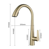 GoldFlow Küchenarmatur mit Ausziehbrause – Edelstahl Spültischmischer in Gebürstetem Gold | Flexibler Wasserhahn | Modernes Küchendesign