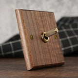 NobleWood Kippschalter aus Walnussholz 1–4 Fach – Messinghebel Lichtschalter | Edles Retro-Design | Integrierte USB-Option