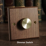 NobleWood Kippschalter aus Walnussholz 1–4 Fach – Messinghebel Lichtschalter | Edles Retro-Design | Integrierte USB-Option