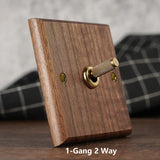 NobleWood Kippschalter aus Walnussholz 1–4 Fach – Messinghebel Lichtschalter | Edles Retro-Design | Integrierte USB-Option