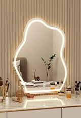 LumoArte LED-Wandspiegel – Skandinavischer Minimalismus mit unregelmäßiger Form