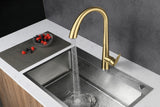GoldFlow Küchenarmatur mit Ausziehbrause – Edelstahl Spültischmischer in Gebürstetem Gold | Flexibler Wasserhahn | Modernes Küchendesign