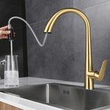 GoldFlow Küchenarmatur mit Ausziehbrause – Edelstahl Spültischmischer in Gebürstetem Gold | Flexibler Wasserhahn | Modernes Küchendesign