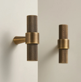 RetroLine T-Griff aus Massivmessing – Möbelgriff im Art-Deco Stil | Gerändelte Oberfläche | Vintage Industrie Design