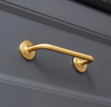 VELORIA Langgriff aus Messing in Goldoptik – Möbelgriff Extra Lang | Minimalistisches Design | Elegante Schranklösung