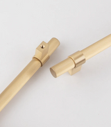 LINEARO Möbelgriff aus Messing 96 mm – Geradliniger Schrankgriff | Gebürstetes Gold & Antikoptik | Zeitloses Design